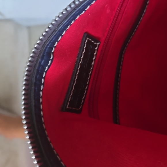 Dooney & Bourke large satchel - Picture 4 of 4